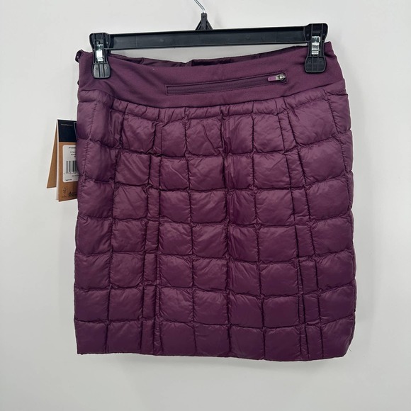 The North Face Women's ThermoBall Hybrid Skirt in Blackberry Wine Size XS - Picture 4 of 5